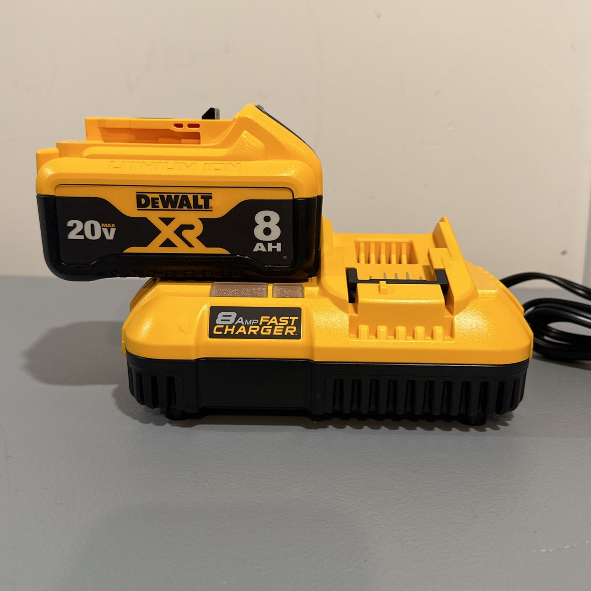 Dewalt Combo Cargador Y Batería 8.0Ah