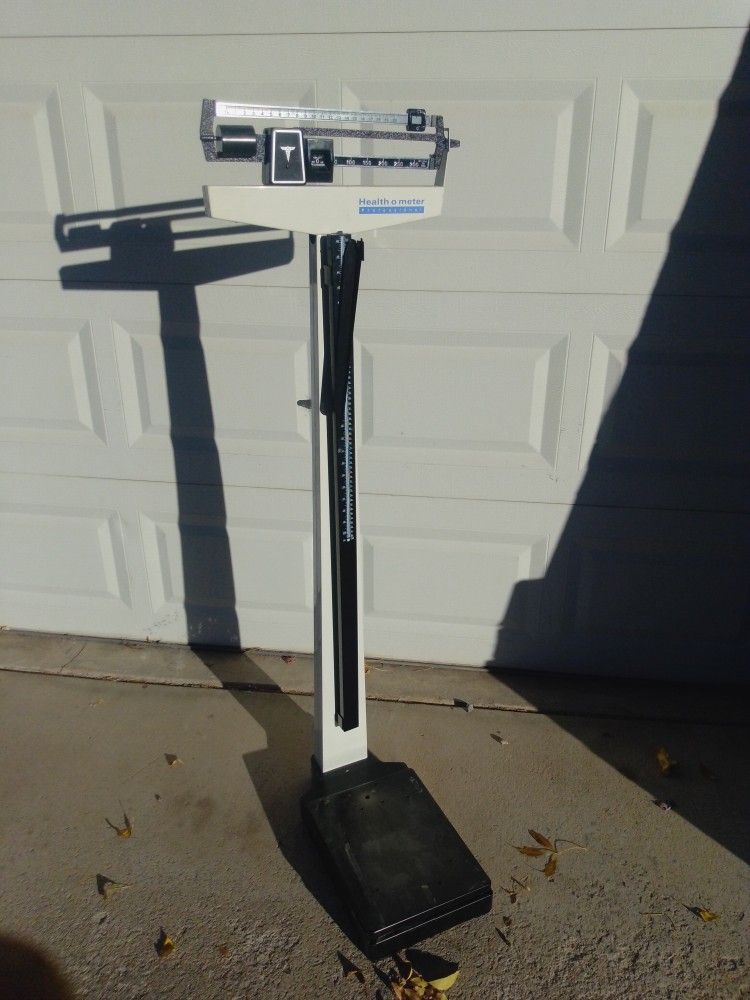 $180 Health O Meter Physician Mechanical Scale Height Rod Wheels Counterweights
