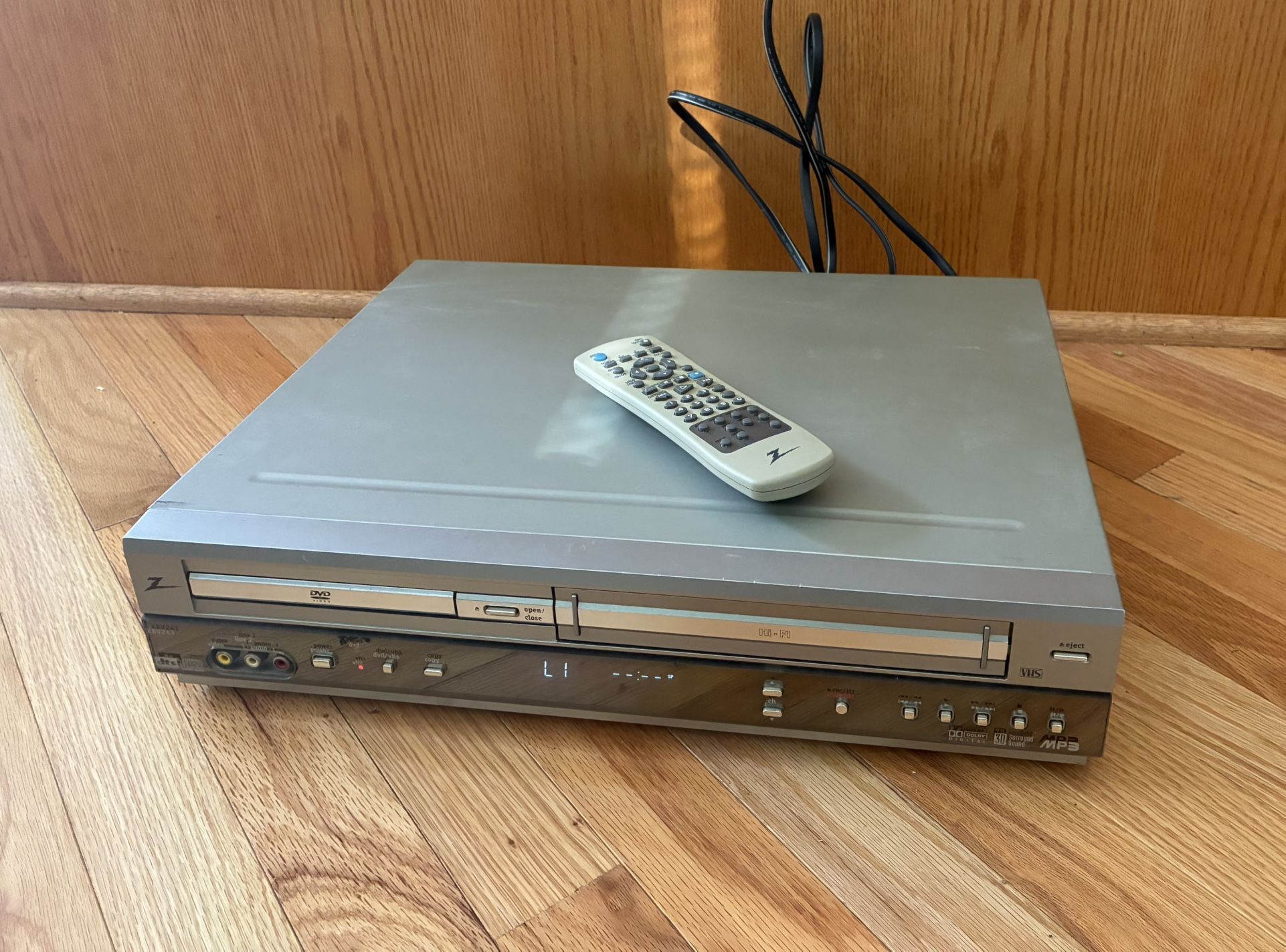 Zenith XBV243 DVD VCR Combo Player VHS Player Recorder with Remote