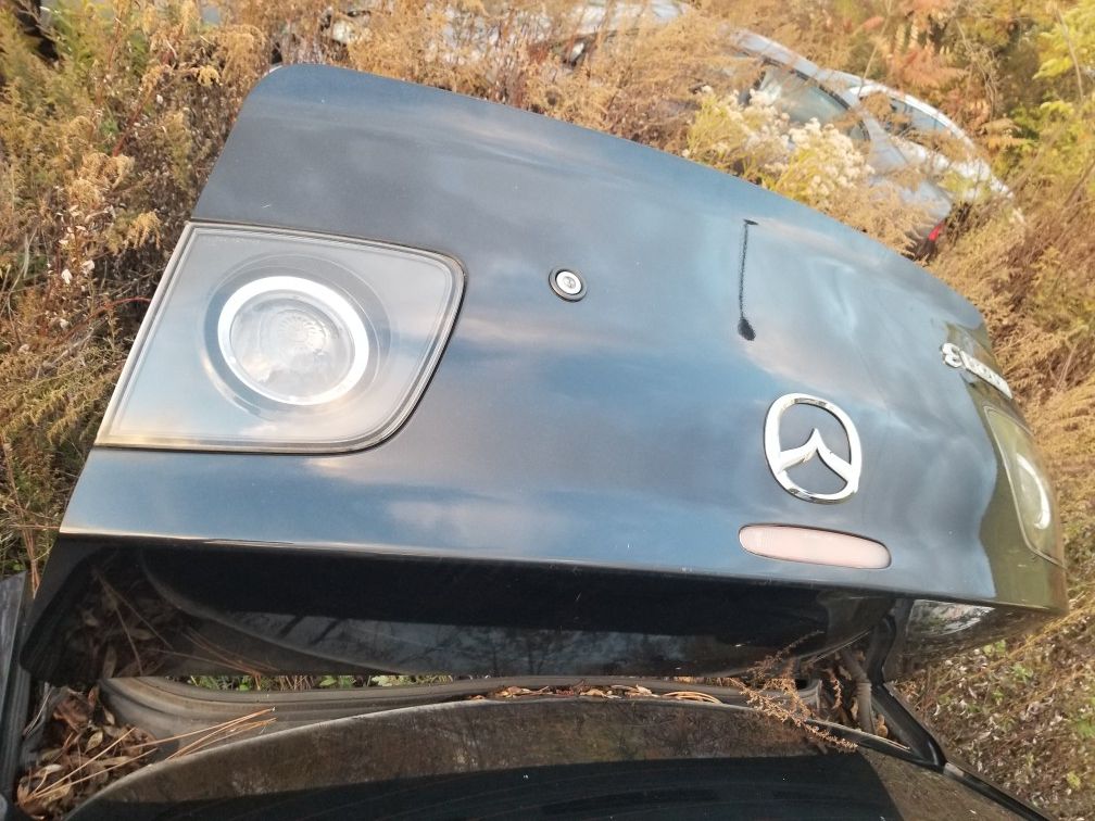 2006 Mazda 3 trunk
