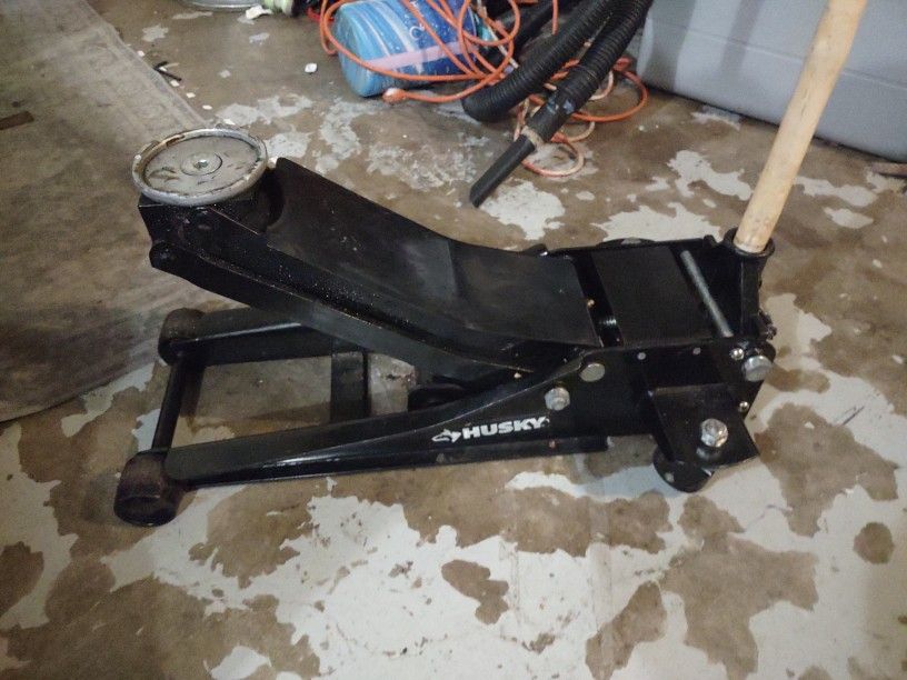 Husky 3 Ton Floor Jack