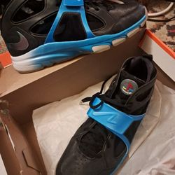 NIKE HUARACHES (PLAYSTATION EDITION)