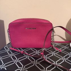 Micheal Kors purse