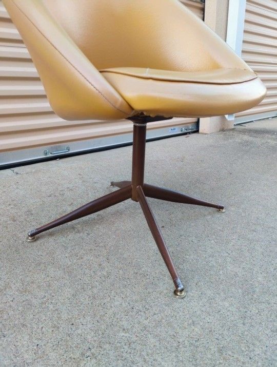 Viko by Baumritter club swivel chairs, vintage, bucket chairs, rare. Circa 1960’s.