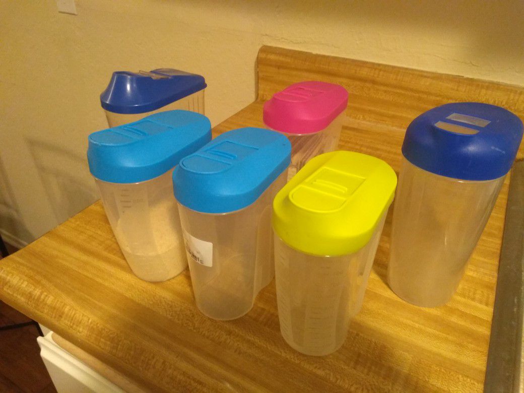 6 Plastic Storage Containers for Kitchen