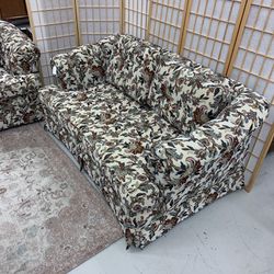Cream And Floral Patterned Loveseat 5b 
