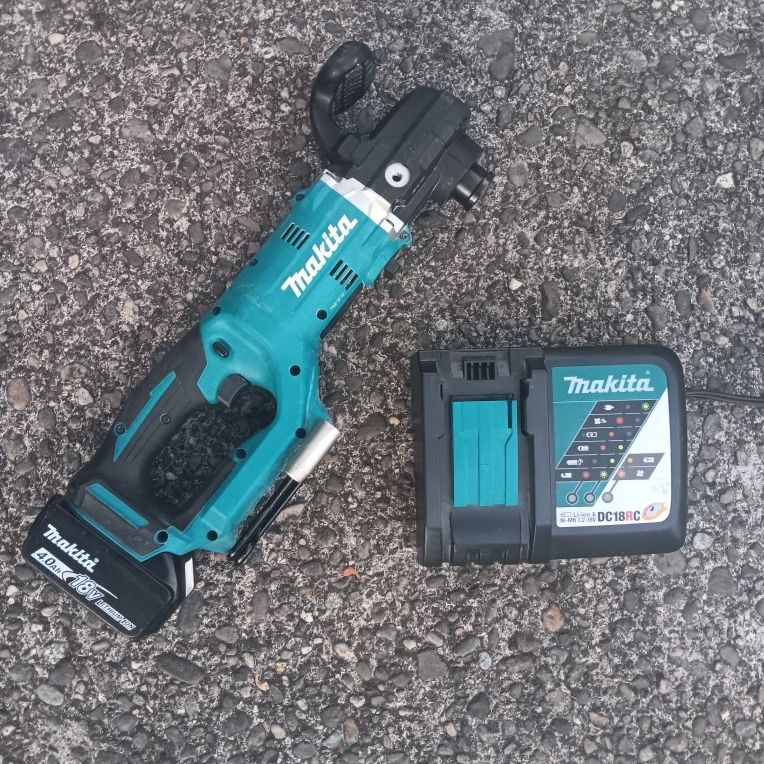 Makita  XAD06Z 18volt Brushless 7/16in Hex Right Angle Drill. Excellent Condition with 4.0 Bat & C. For Pick Up Fremont Seattle. No Low Ball/Trades 