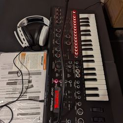 Roland JD-Xi Analog/Digital Synthesizer with Vocoder


