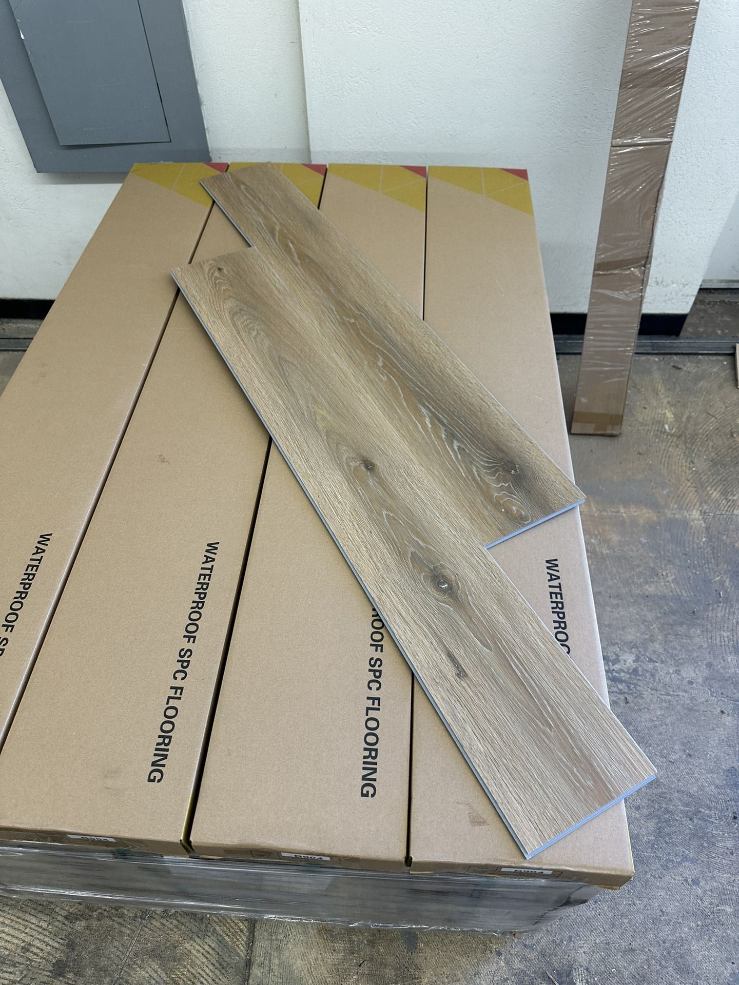 Luxury Vinyl Plank 20mil 5.5mm 7”x48” 24sqft/box