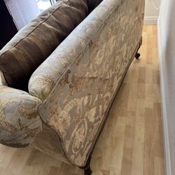 Sala De Dos Piezas En Buenas Condiciones 