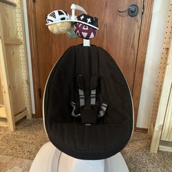4moms mamaRoo multi-motion baby swing with newborn insert