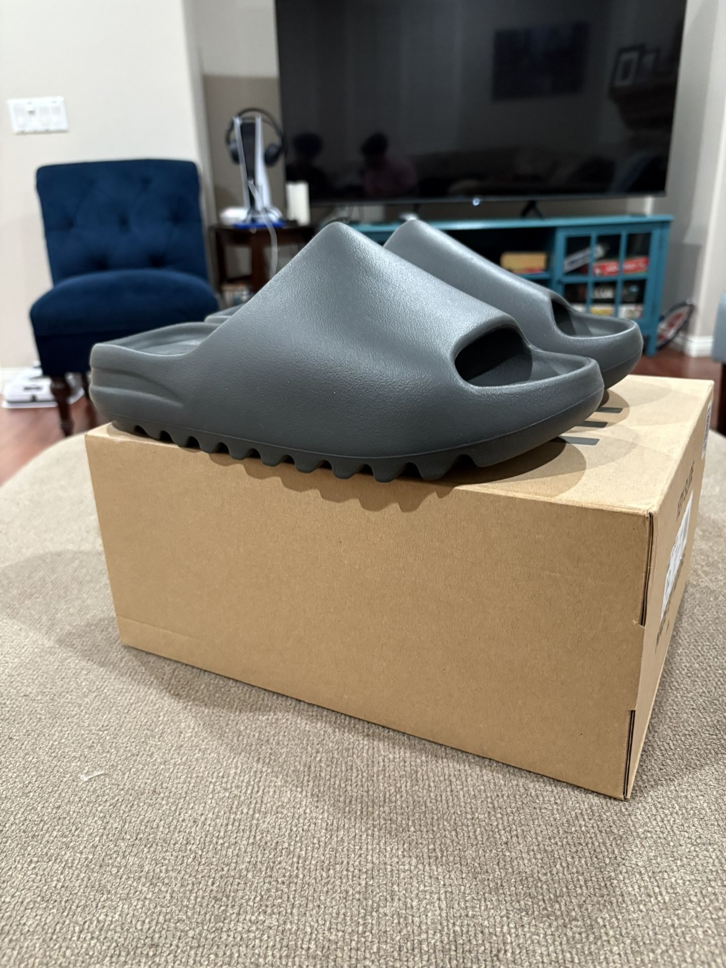 ADIDAS YEEZI SLIDE ONYX BLACK , NEW