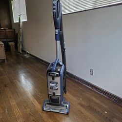 Vacuum Cleaner Hard floor & Carpet/ Specialized in Cat & Dog fur