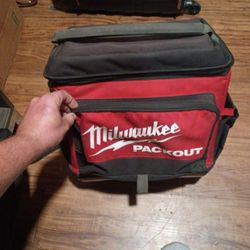 Milwaukee Pack Out Lunch Pale/Cooler