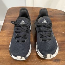 Kids Adidas Cloudfoam Pure Size 1.5. No box. Metallic/Black