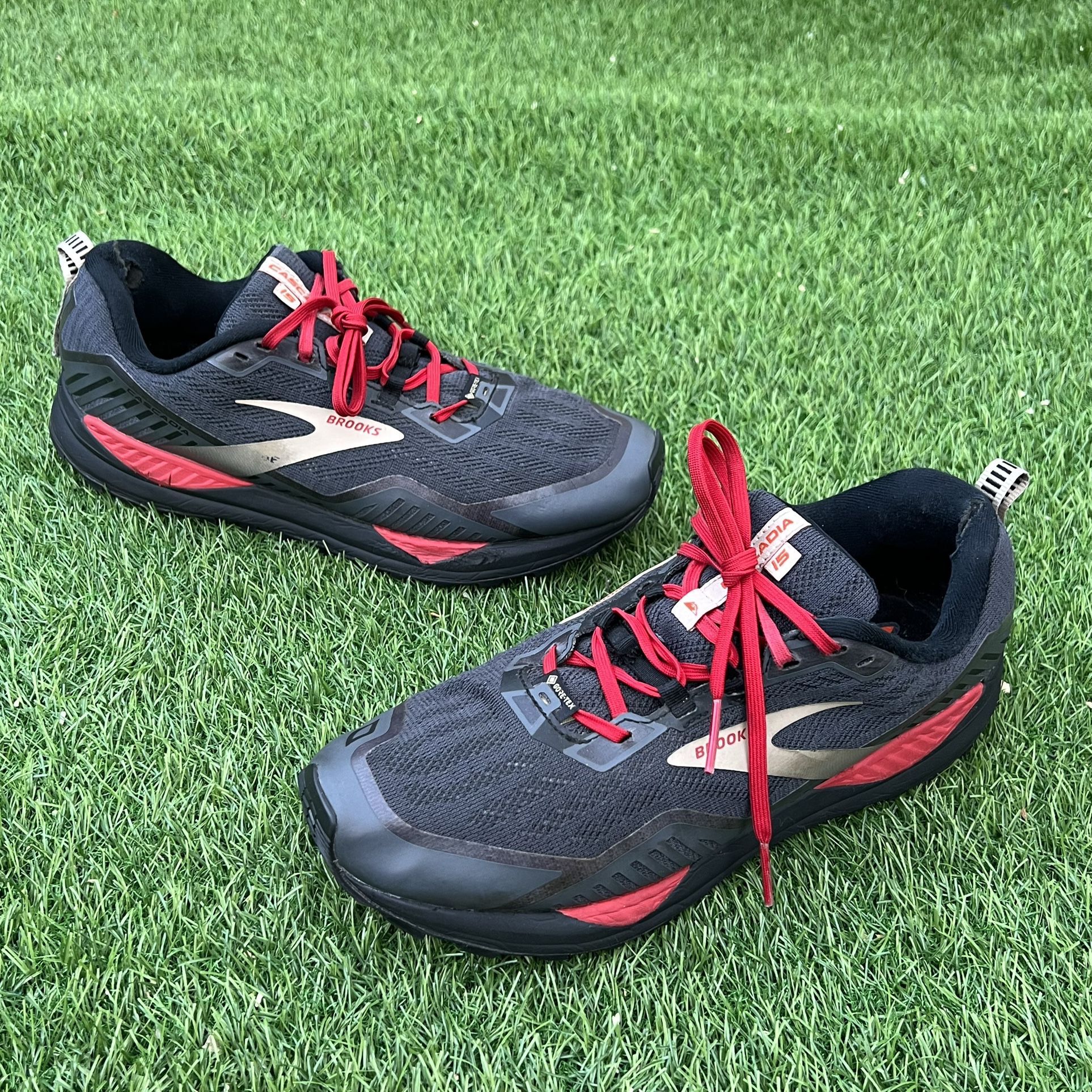 Brooks Cascadia 15 GTX Men's Trail Running Shoes, Size 11 MD Black Red GoreTex