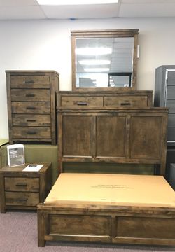 New solid wood queen bedroom group