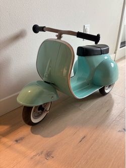 Primo Classic Ride Along Vespa Scooter