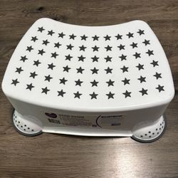 Parent’s Choice Step Stool - Non-Slip Surface, 300 lb Capacity