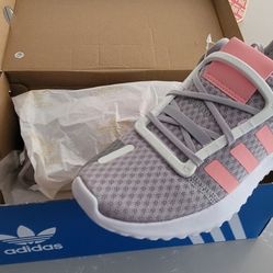 Adidas U Path Run
running Shoes