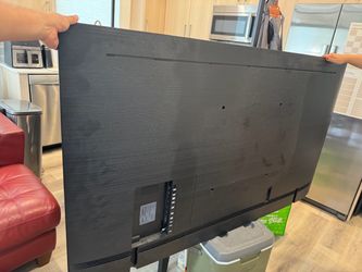 75” Samsung Q60 TV, Mount, and Soundbar!