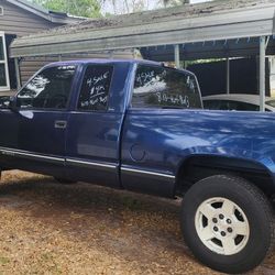 Cold A/C And Runs Great. Clean Title, Dual Exhaust, Android Auto And Apple Car Play. Truck Has 6 Inch Rough Country Lift In The Front And 4 Inch Level