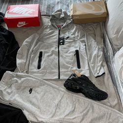 Nike Tech Set!! Size S to 4X
