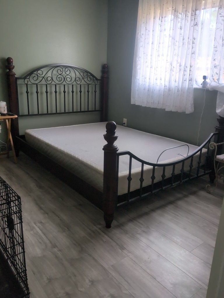 Queen Size Adjustable Base Frame With Remote