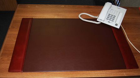 Top Grain Leather Desk Pad Classic Brown. ( Brand new in box)
