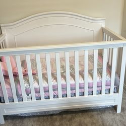 White crib with complete bedding