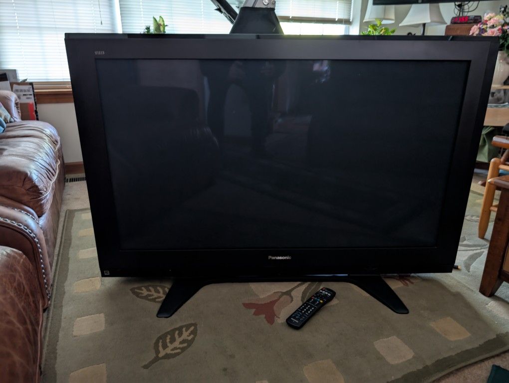 50" Panasonic Plasma TV (TH-50PE700U) 1080p Excellent Condition