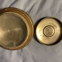 Set 1940’s golden Vintage aluminum round Powder Music Box and mirror