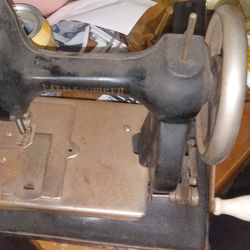 Little Worker Hand Crank Sewing Machine