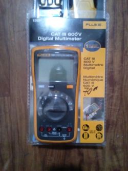 Fluke CAT III 600V Digital Multimeter
