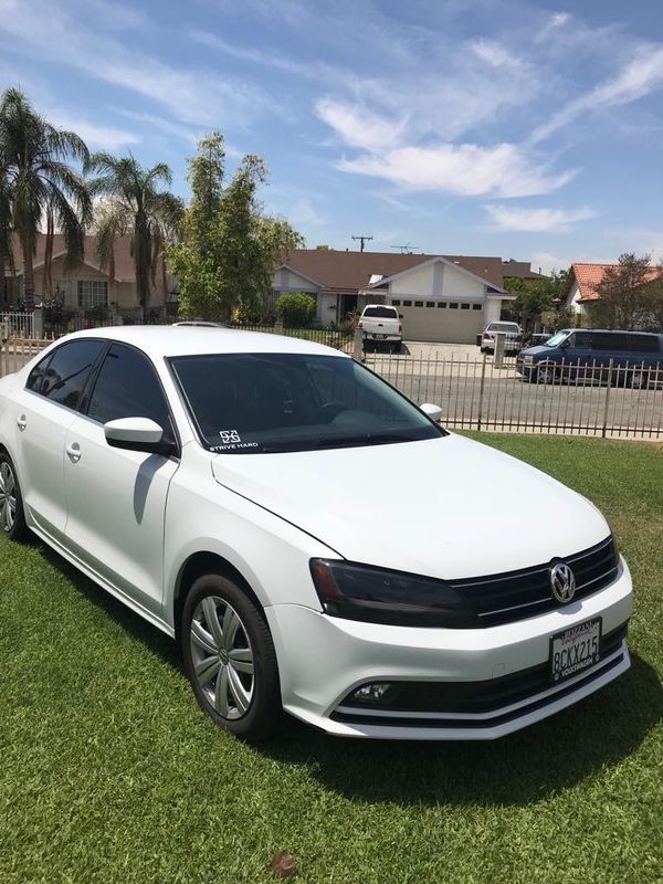 2017 VW Jetta Tsi Turbo (really low miles) for Sale in Phillips Ranch