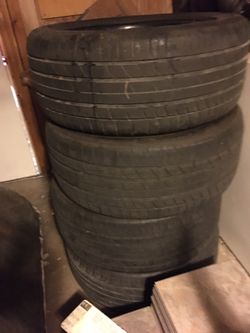 Tahoe / tires. 285x 50x 20. 64% thread. $100