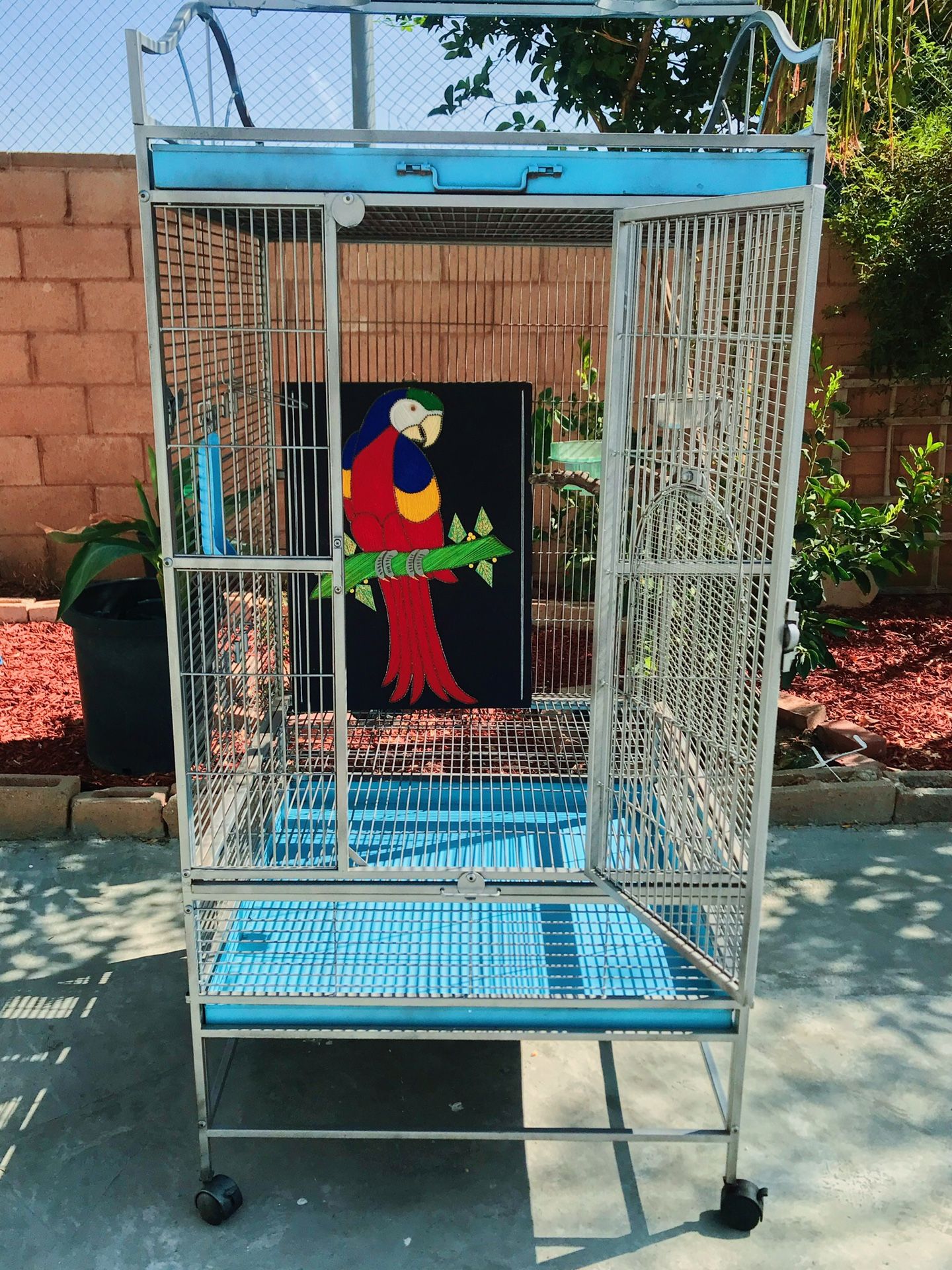 Parrot/Bird Cage: For your feathered companion !