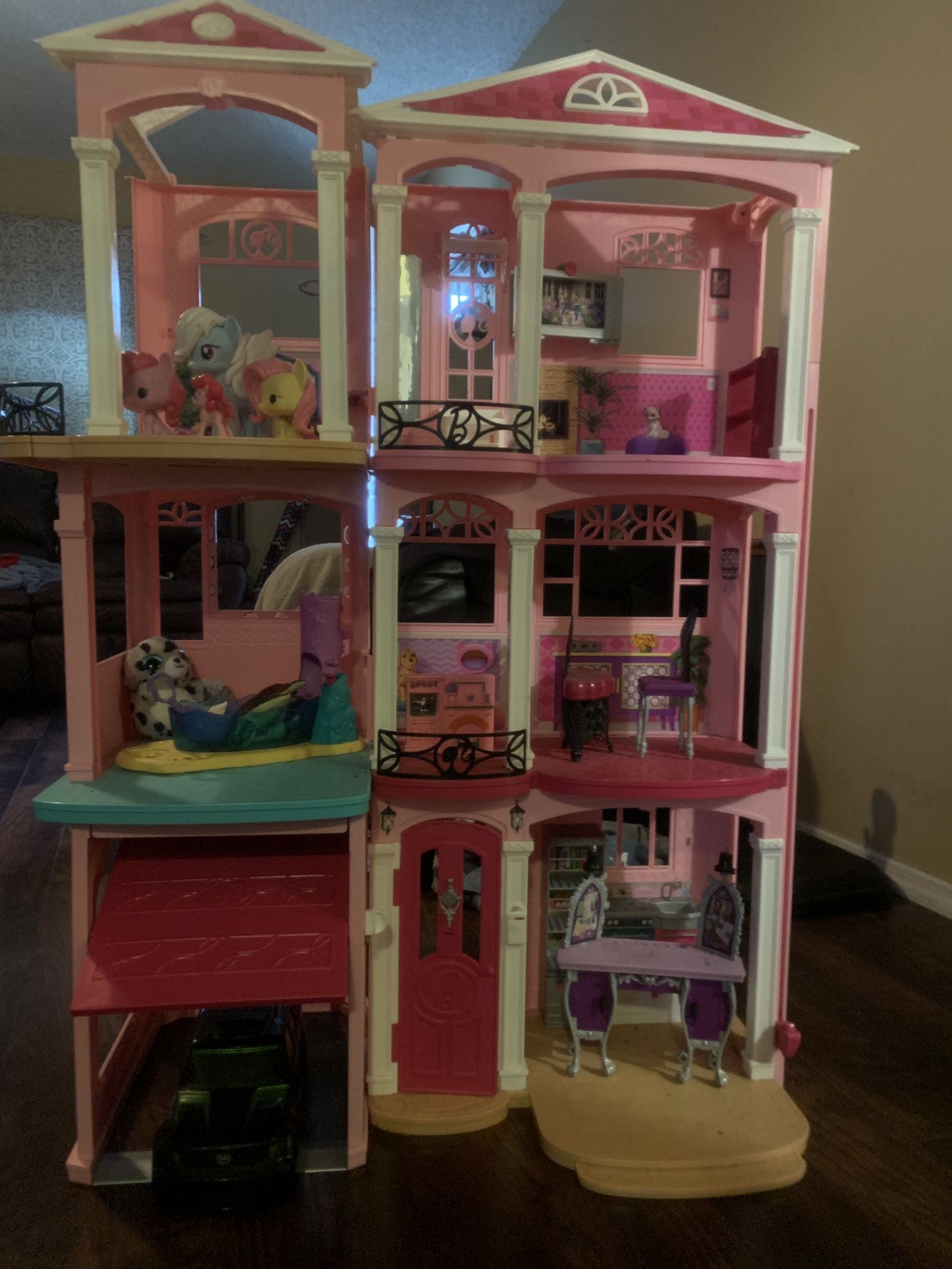 Barbie Doll House for Sale in Hawthorne, CA - OfferUp