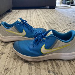 Boys Nikes 6.5y