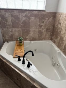 🛁 Bamboo Bathtub Caddy Tray – Like New – $20