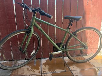 🚲 2 Retrospec Bikes – Beaumont City Bike & Atlas Fitness Hybrid – Good Condition