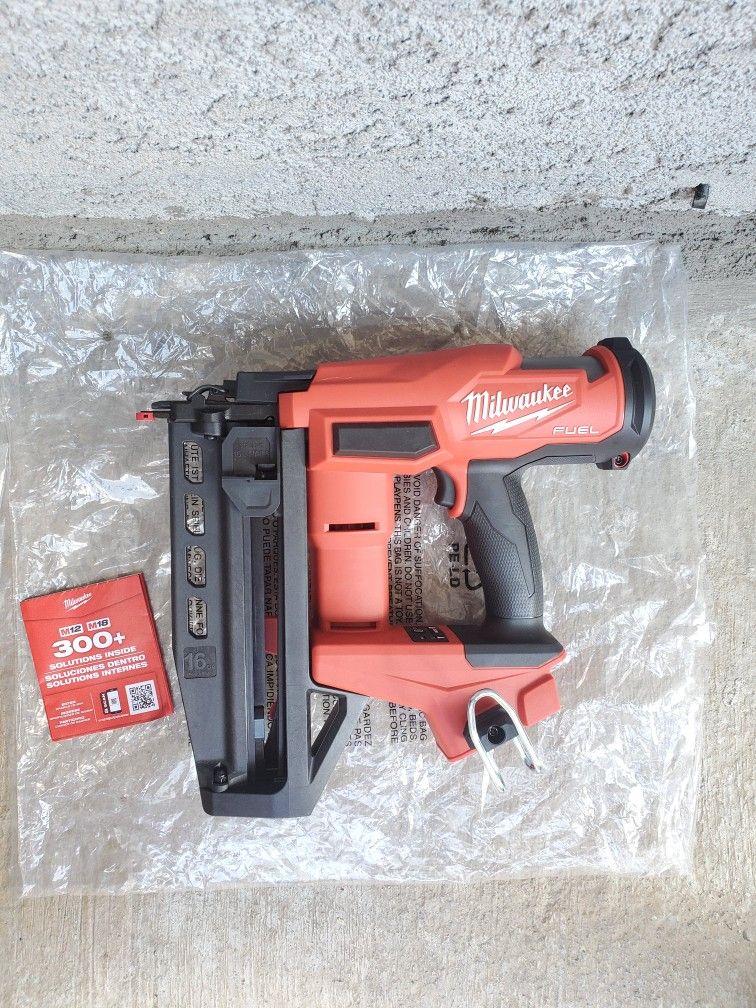 Milwaukee 16 Gauge Straight Finish Nailer Brushless Fuel M18