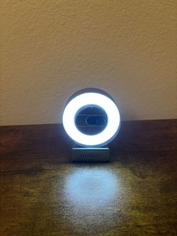 GUSGU G910 2K Quad HD webcam with a built-in ring light and microphone