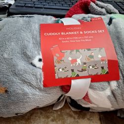 Cuddly Blanket & Socks Set