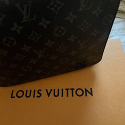 Louis Vuitton Messenger Bag (District Pm)