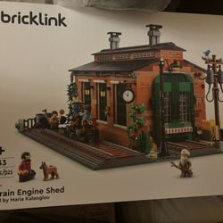 LEGO Bricklink 910033 Old Train Engine Shed Building Kit