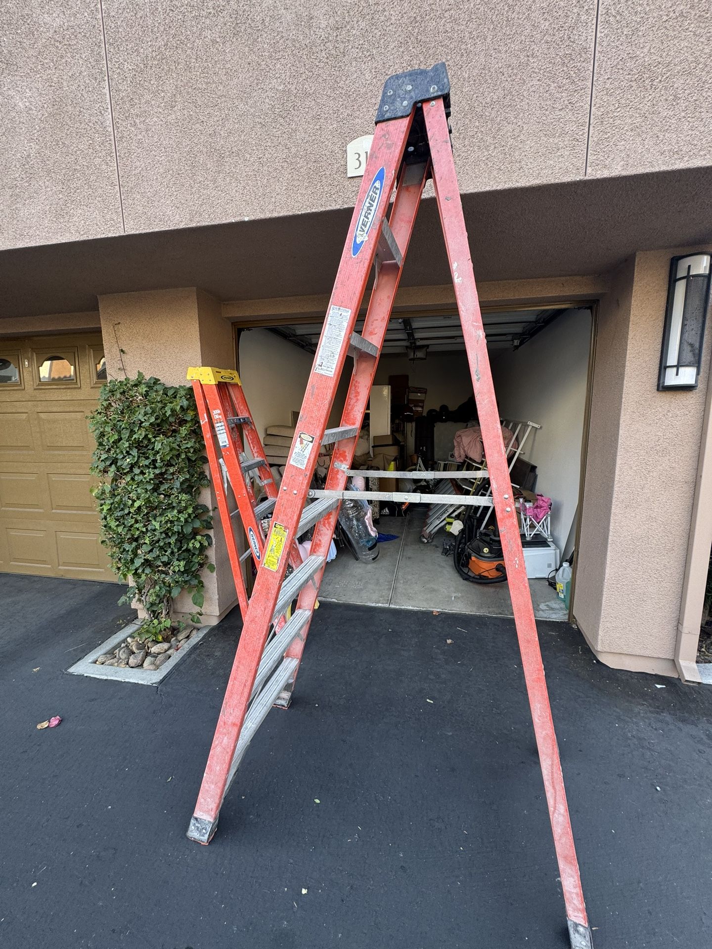 Werner NXT1A08 – 8 ft Fiberglass Step Ladder 