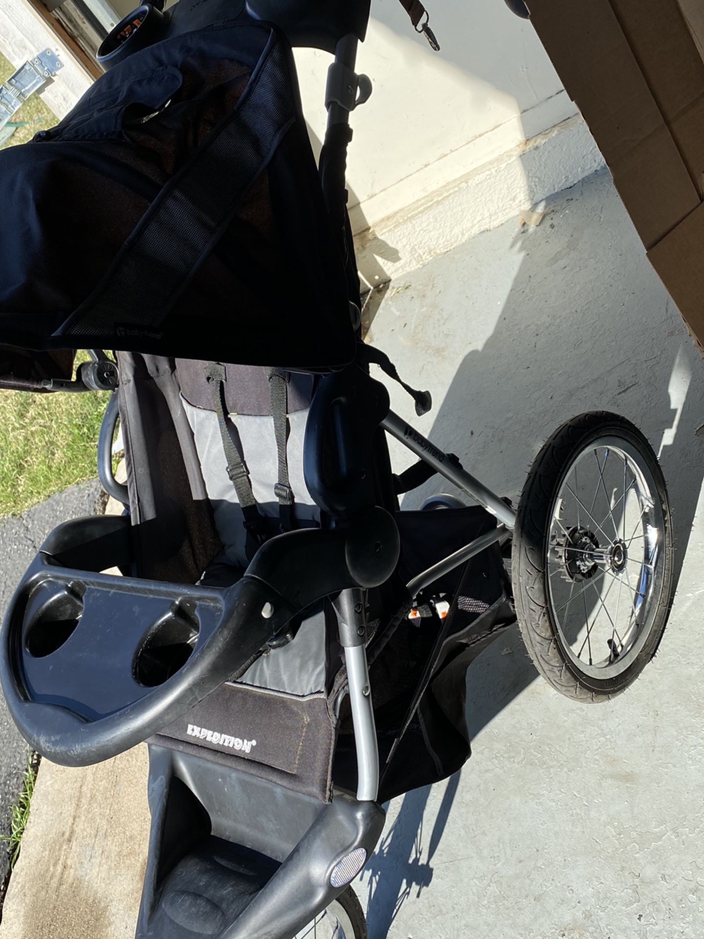 Baby trend Jogging Stroller- Needs New inner-tubes