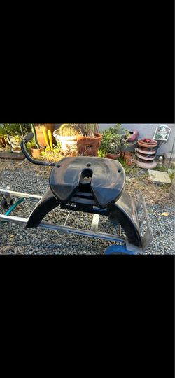 Fifth wheel hitch