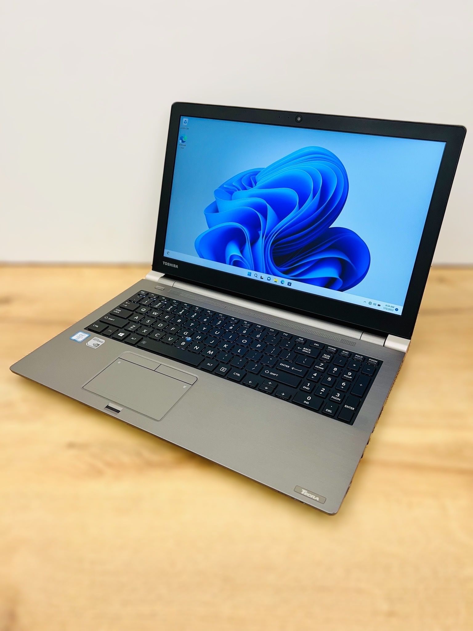 Toshiba i7 vPro 15.6โ Full HD laptop / Windows 11 Pro / Camera / SSD / Bluetooth / HDMI / NVIDIA / Antivirus / Backlit / Fingerprint / Charger